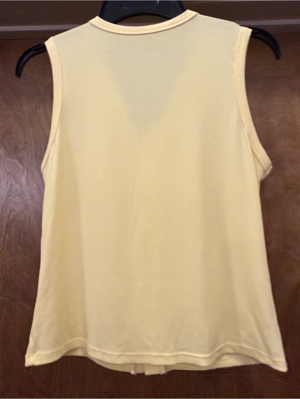 Sleeveless Yellow Button-Front Ribbed Tank Top - Picture 3 of 3